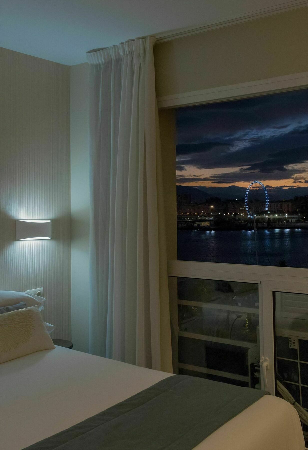 Apartamentos Malagueta Urban Beach Malaga Exterior photo