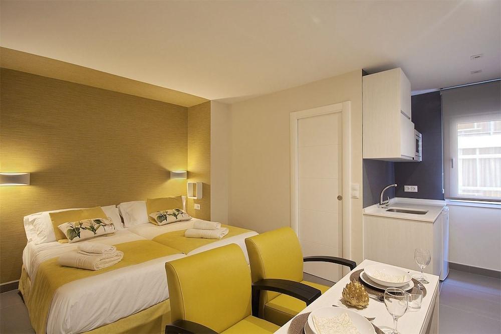 Apartamentos Malagueta Urban Beach Malaga Exterior photo